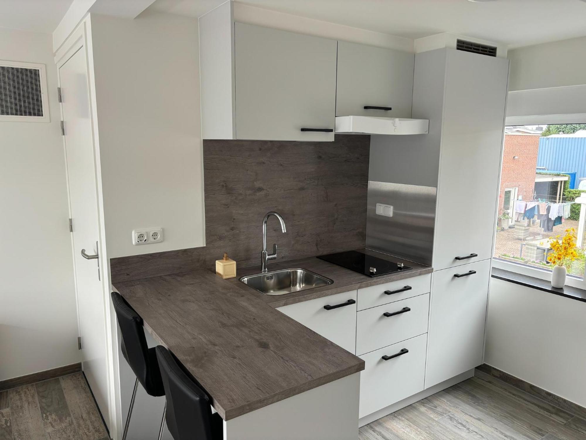 Cosy Near Center